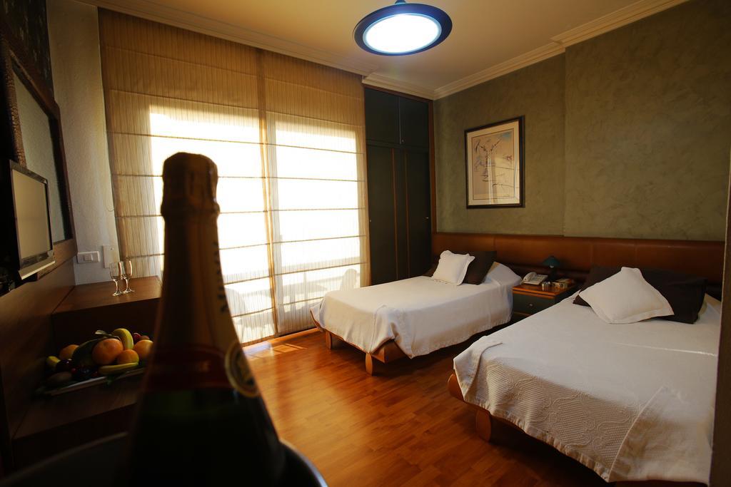 Camelot Hotel Joünié Exterior foto
